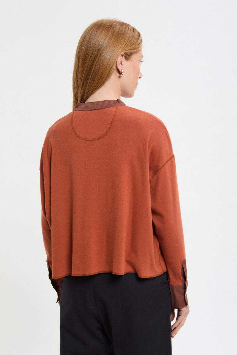 Blusa con colletto rotondo e bottoni