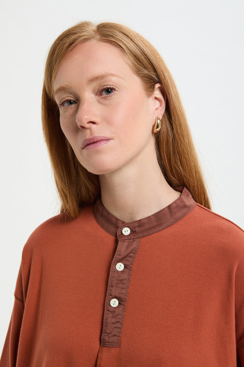 Blusa con colletto rotondo e bottoni
