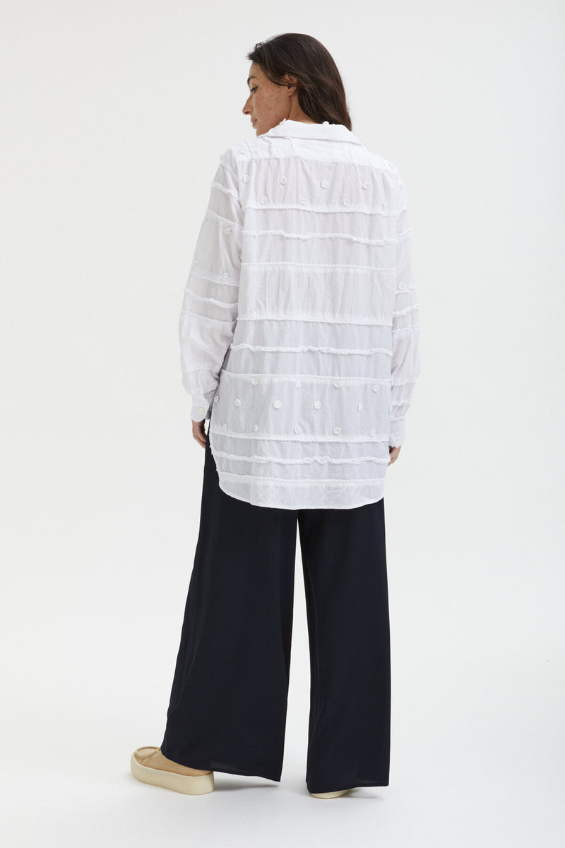 Long shirt with embroidery