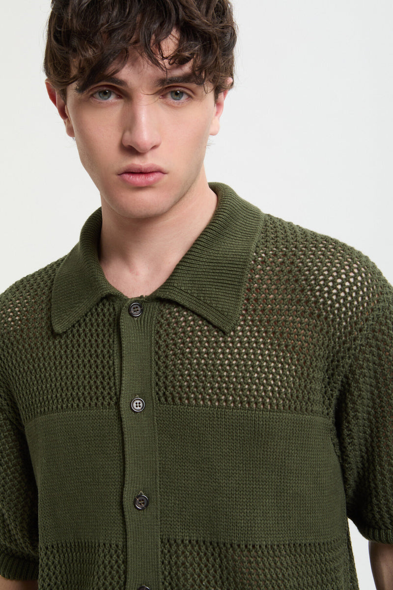 Maglia verde in maglia traforata