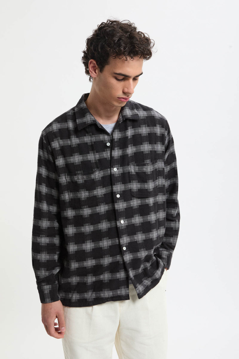 Camicia in Raso spazzolato con colletto aperto