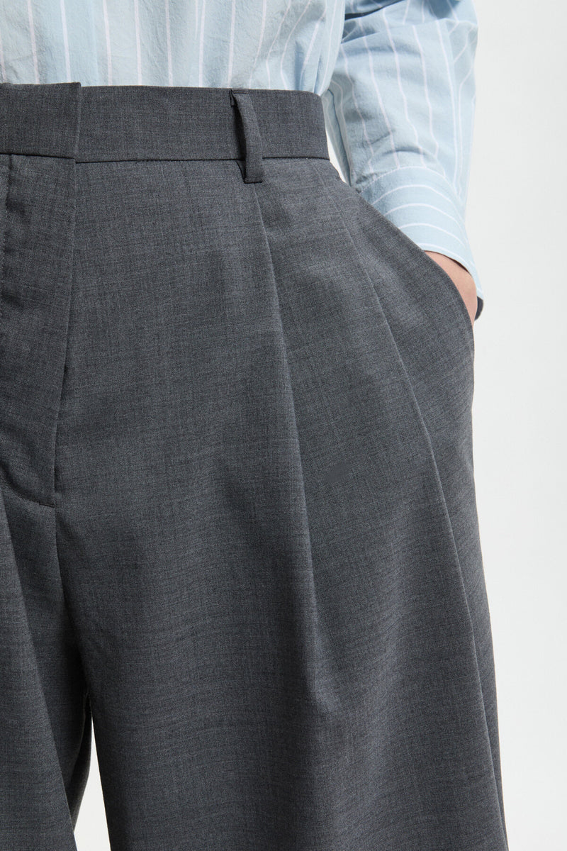 Pantaloni tapered ampi