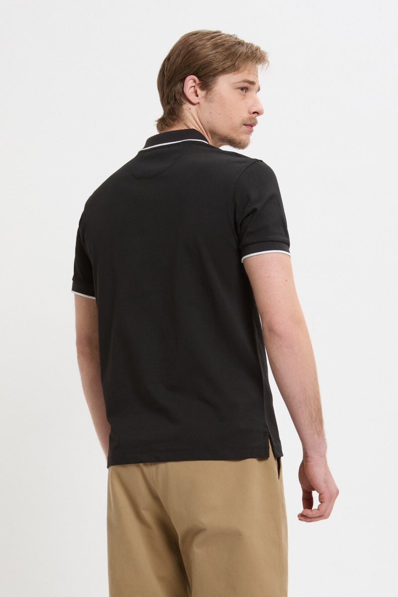 Polo con logo