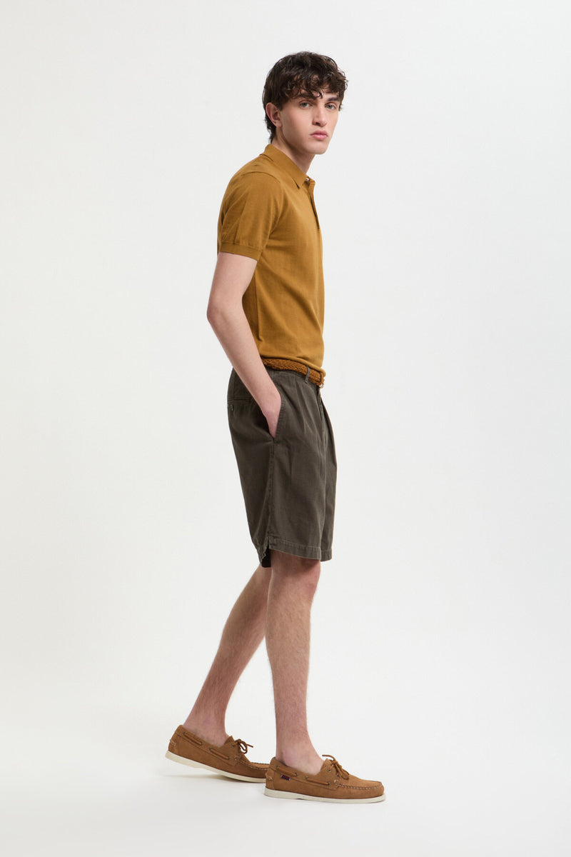 Shorts in tela tinti in capo