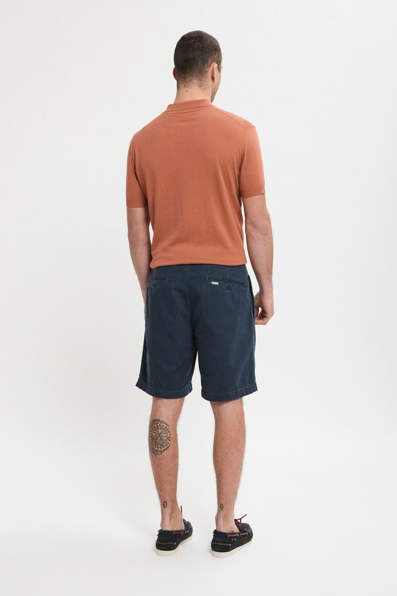 Shorts in tela tinti in capo