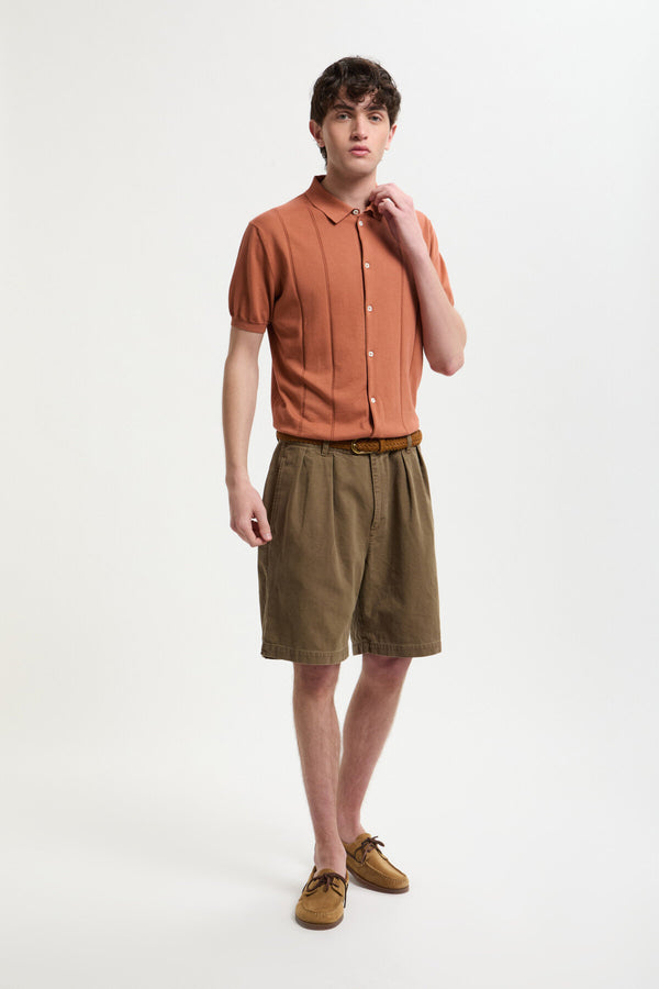 Shorts in tela tinti in capo