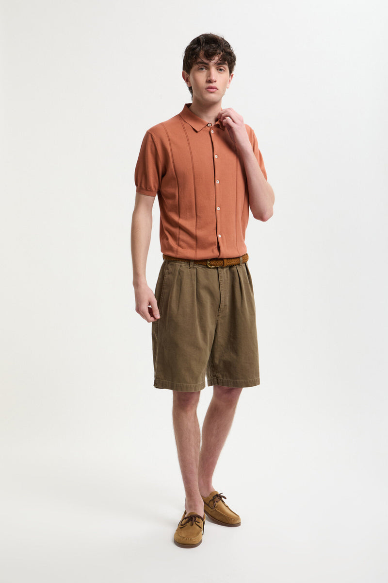 Shorts in tela tinti in capo