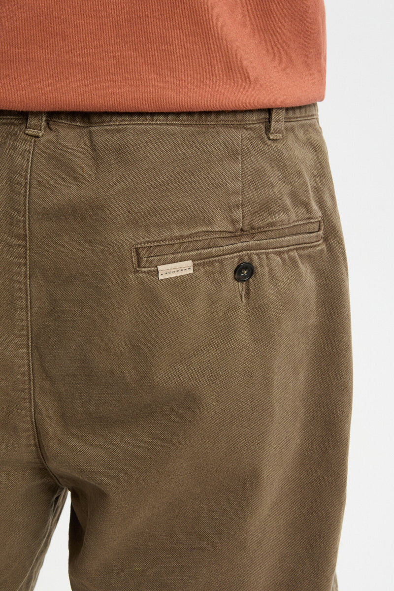 Shorts in tela tinti in capo