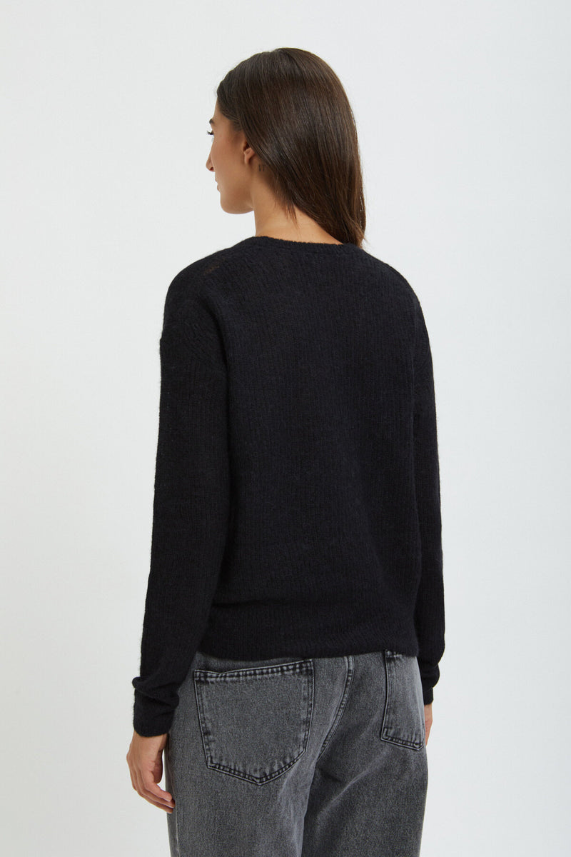 Long-sleeved crew-neck pullover