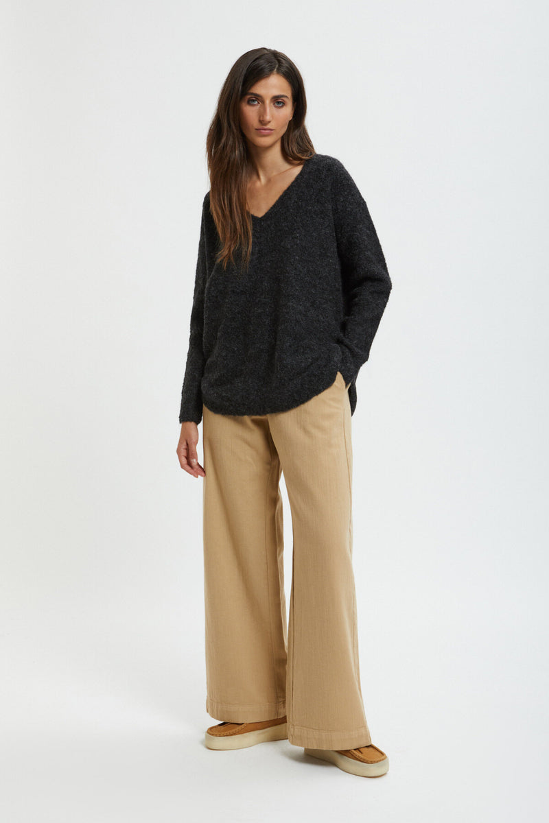 Long-sleeved V Neck pullover