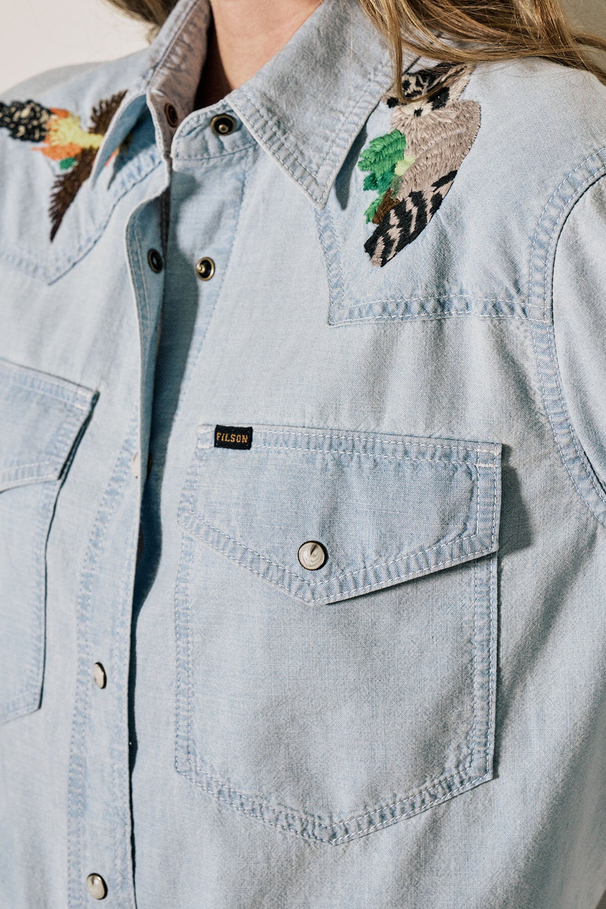 Tシャツ・カットソー FILSON W'S EMBROIDERED WESTERN SHIRT (FWCAM0004 UT28961297) Women's Embroidered Western Shirt Light indigo chambra by