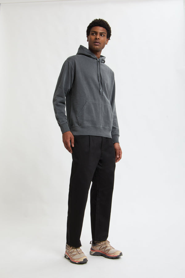 Pantaloni in twill a vestibilità affusolata con piega interna