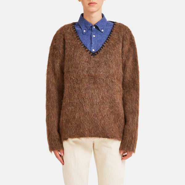 Maglione con profondo scollo a V