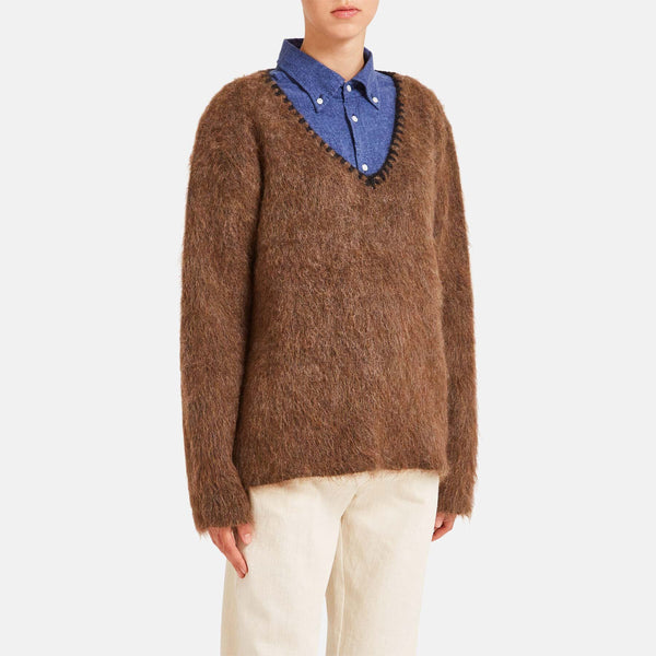 Maglione con profondo scollo a V