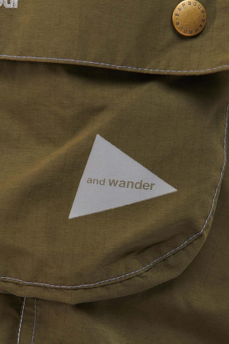 Pantaloni Barbour x And Wander